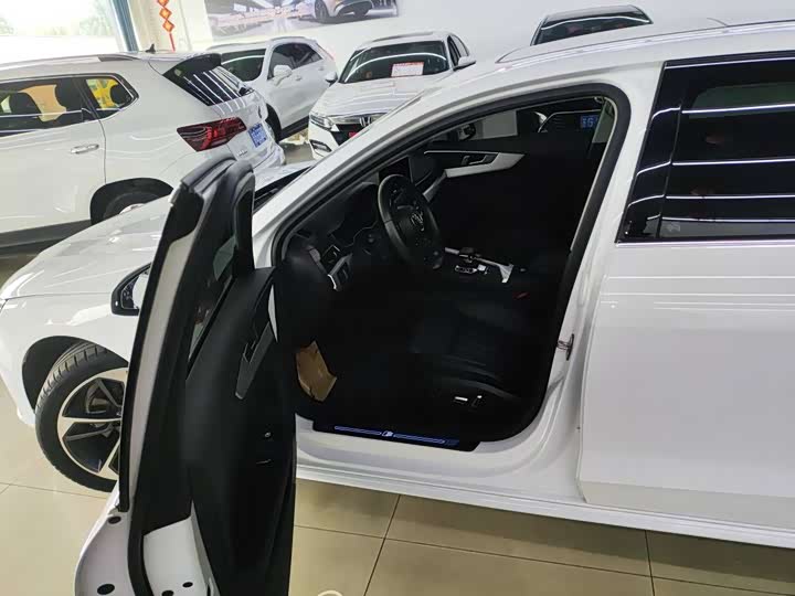 Фото 9 - Audi A4L