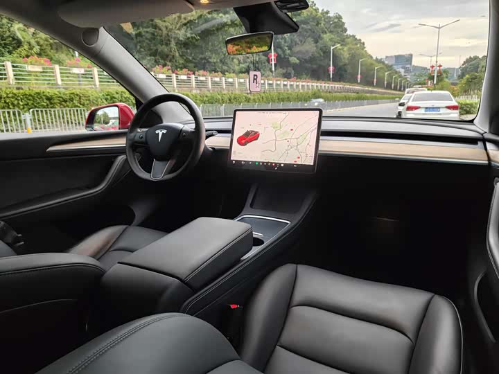 Фото 12 - Tesla Model Y