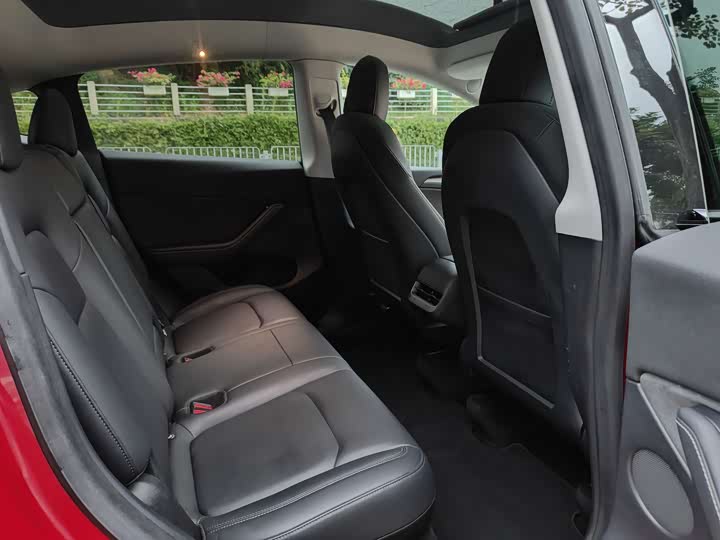 Фото 13 - Tesla Model Y