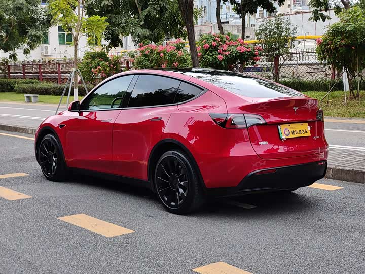 Фото 4 - Tesla Model Y