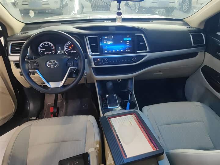 Фото 10 - Toyota Highlander