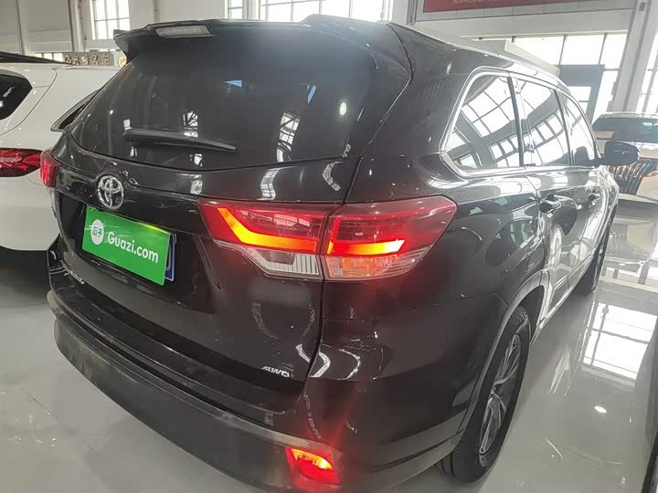 Фото 7 - Toyota Highlander