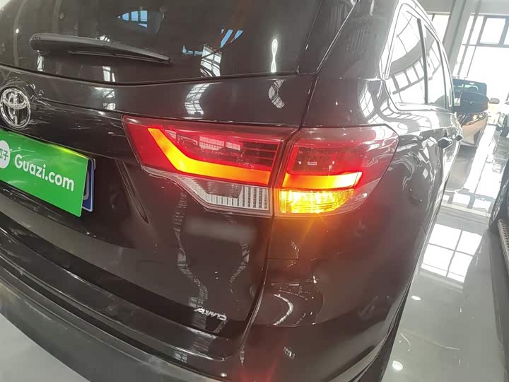 Фото 8 - Toyota Highlander