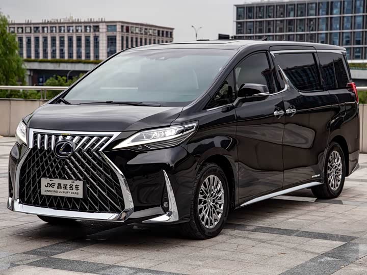 Фото 1 - Lexus LM