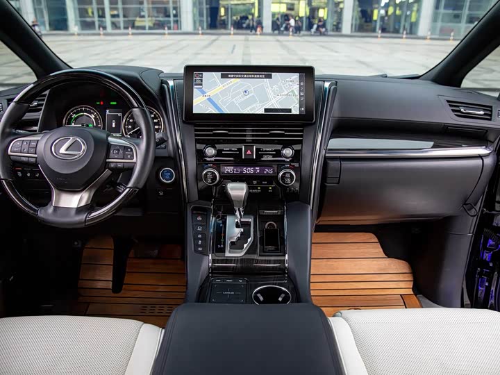 Фото 4 - Lexus LM