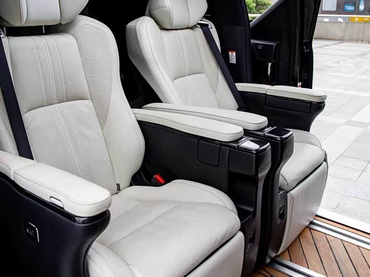 Фото 7 - Lexus LM