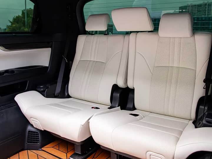 Фото 8 - Lexus LM