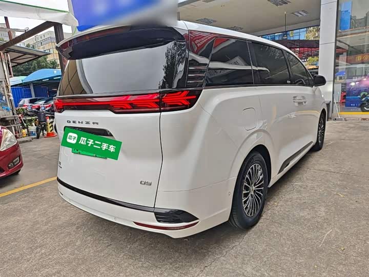 Фото 7 - Denza D9