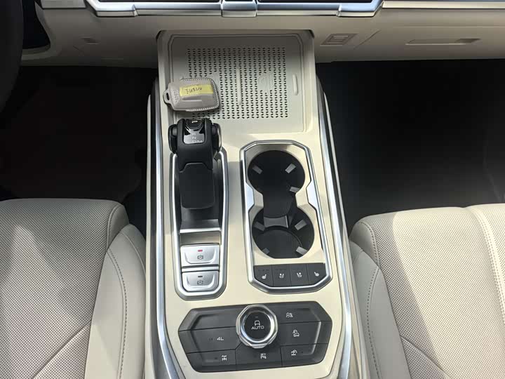 Фото 11 - Tank 400 Hybrid