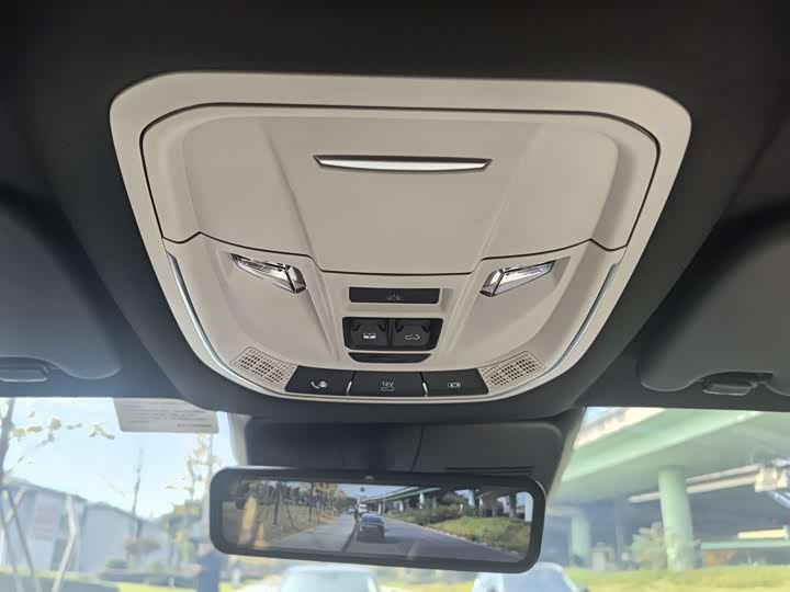 Фото 12 - Tank 400 Hybrid