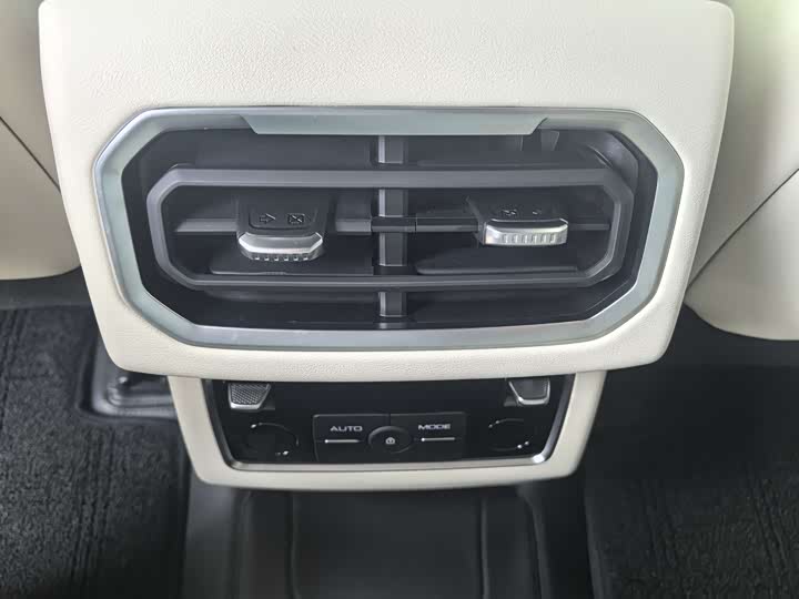 Фото 14 - Tank 400 Hybrid