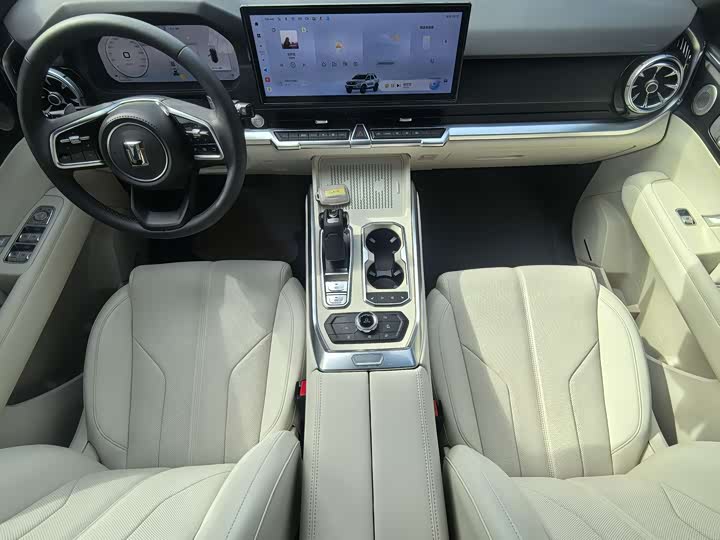 Фото 15 - Tank 400 Hybrid