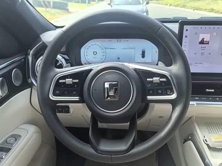 Фото 9 - Tank 400 Hybrid