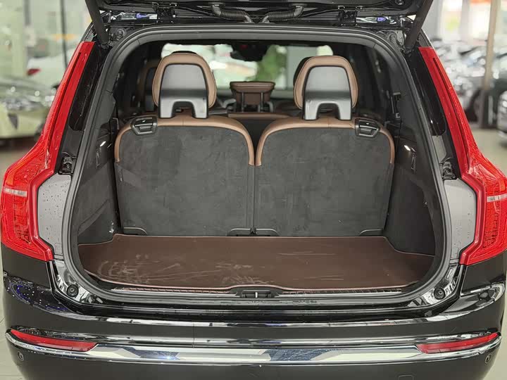 Фото 11 - Volvo XC90