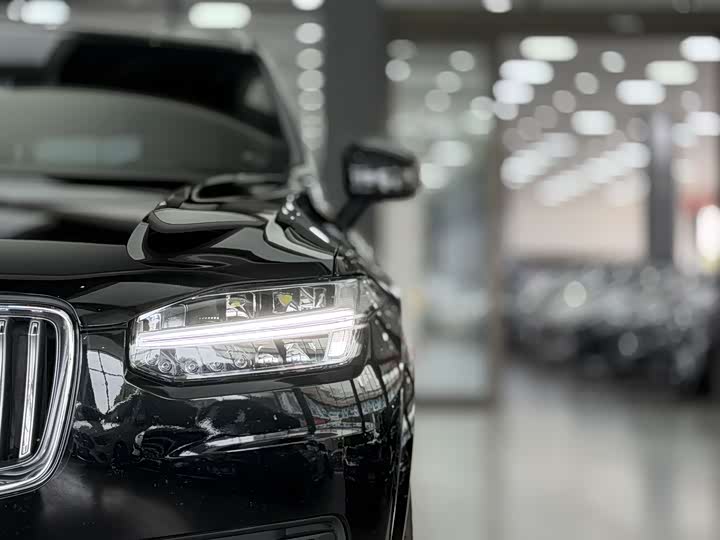 Фото 15 - Volvo XC90