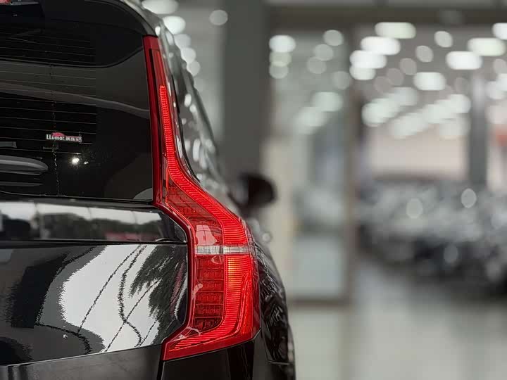 Фото 16 - Volvo XC90