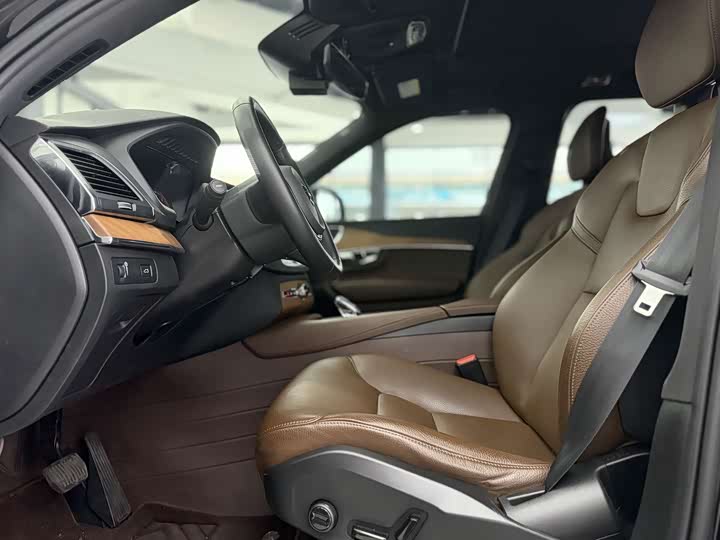 Фото 4 - Volvo XC90