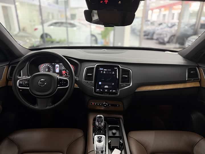 Фото 6 - Volvo XC90