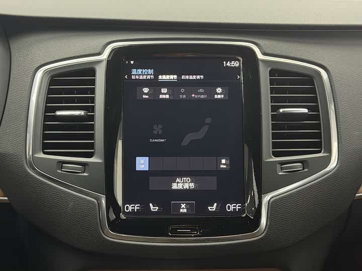 Фото 8 - Volvo XC90