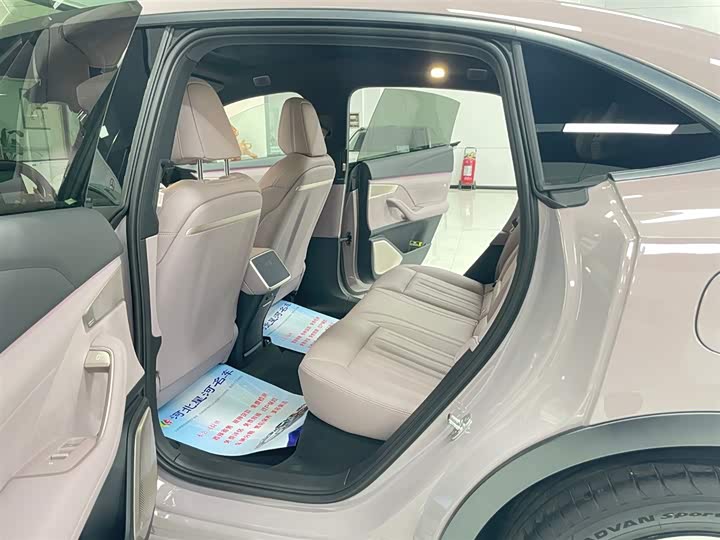 Фото 12 - Nio Onvo L60