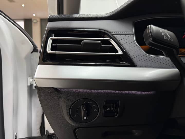 Фото 9 - Volkswagen Lavida