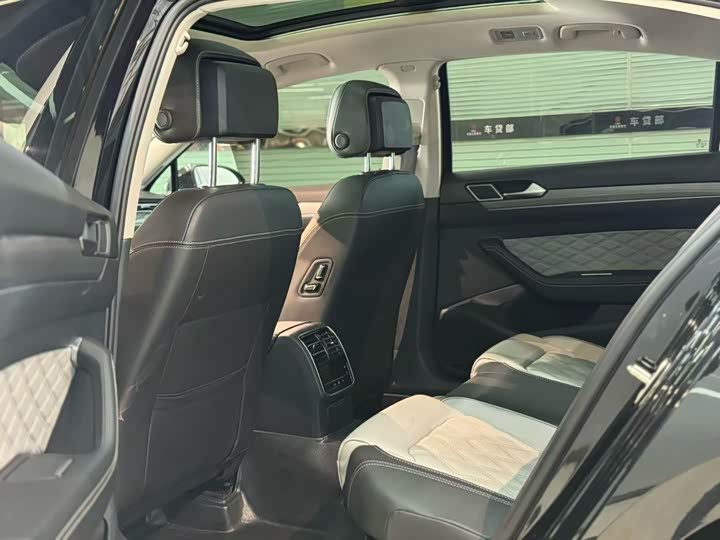 Фото 5 - Volkswagen Magotan