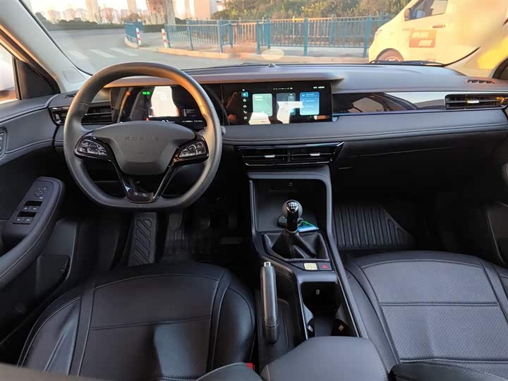 Фото 10 - Roewe i5