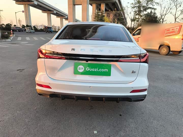 Фото 6 - Roewe i5