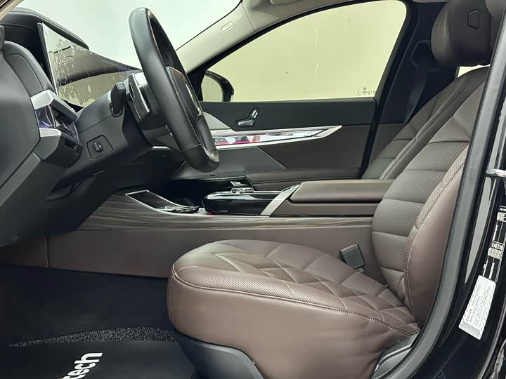 Фото 10 - BMW 7 Series