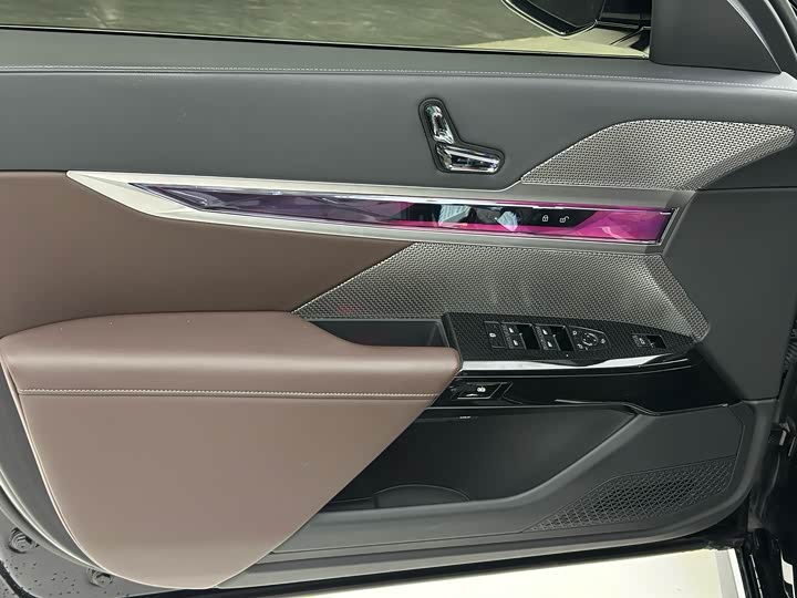 Фото 13 - BMW 7 Series