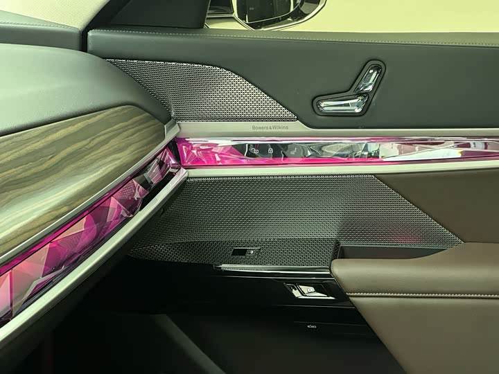 Фото 14 - BMW 7 Series