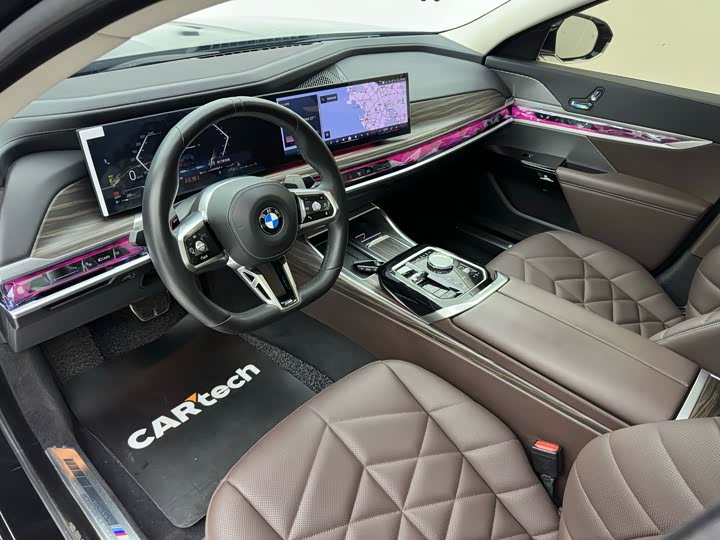 Фото 16 - BMW 7 Series