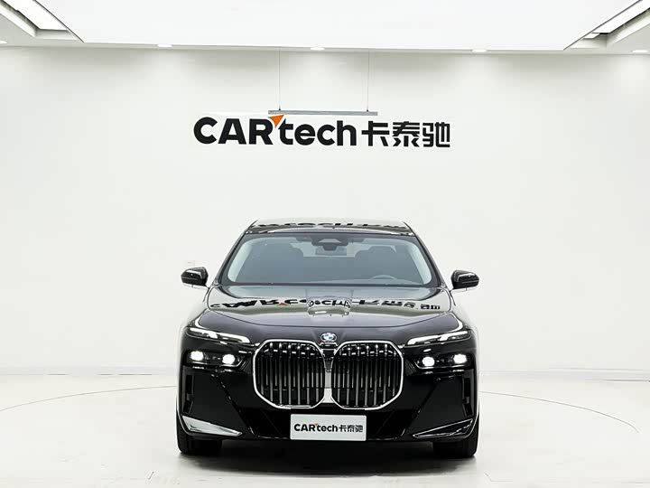 Фото 2 - BMW 7 Series