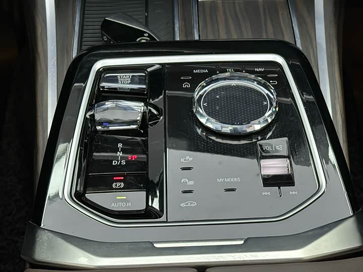 Фото 22 - BMW 7 Series