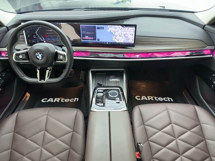 Фото 23 - BMW 7 Series