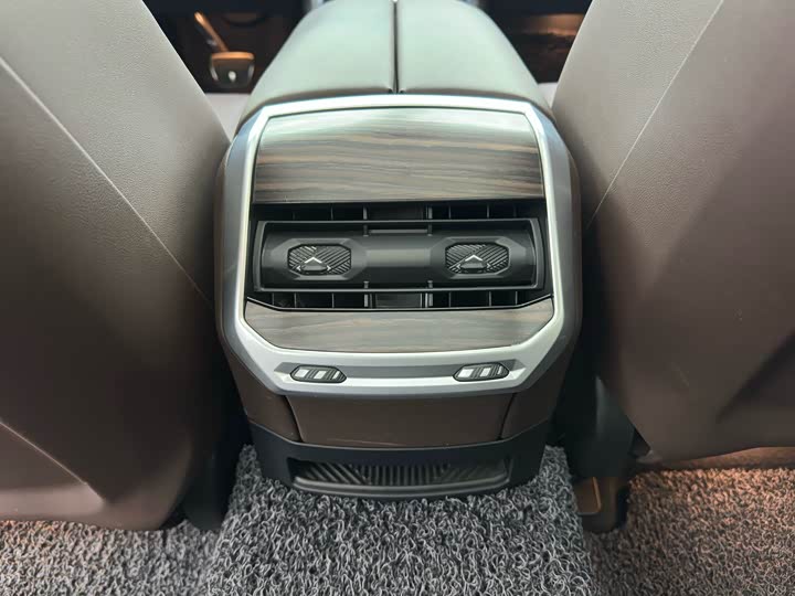 Фото 25 - BMW 7 Series