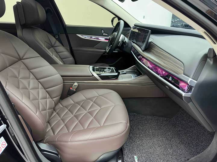 Фото 28 - BMW 7 Series