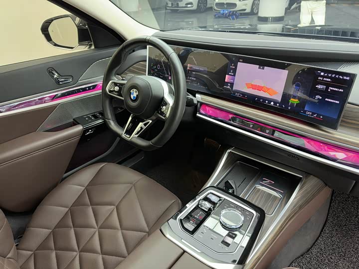 Фото 29 - BMW 7 Series
