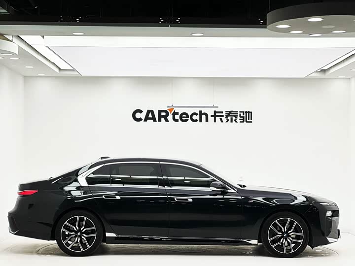 Фото 5 - BMW 7 Series