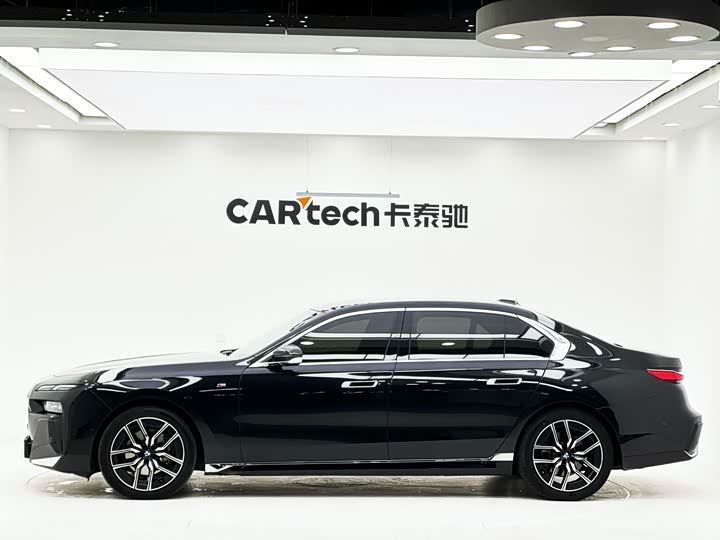 Фото 6 - BMW 7 Series