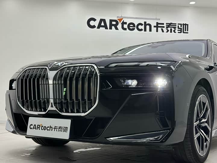 Фото 9 - BMW 7 Series