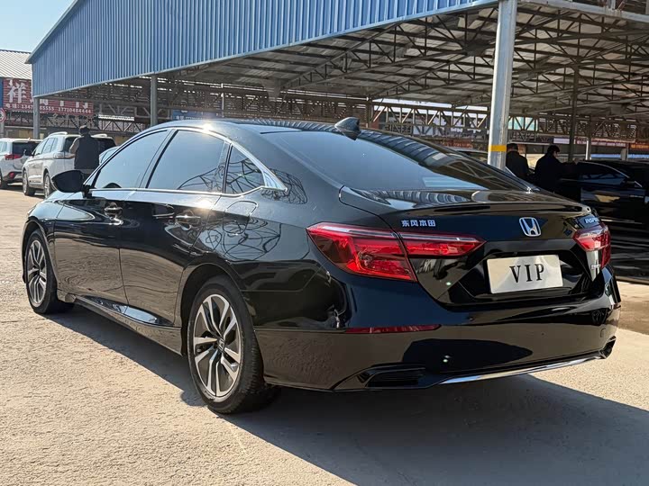 Фото 3 - Honda Inspire