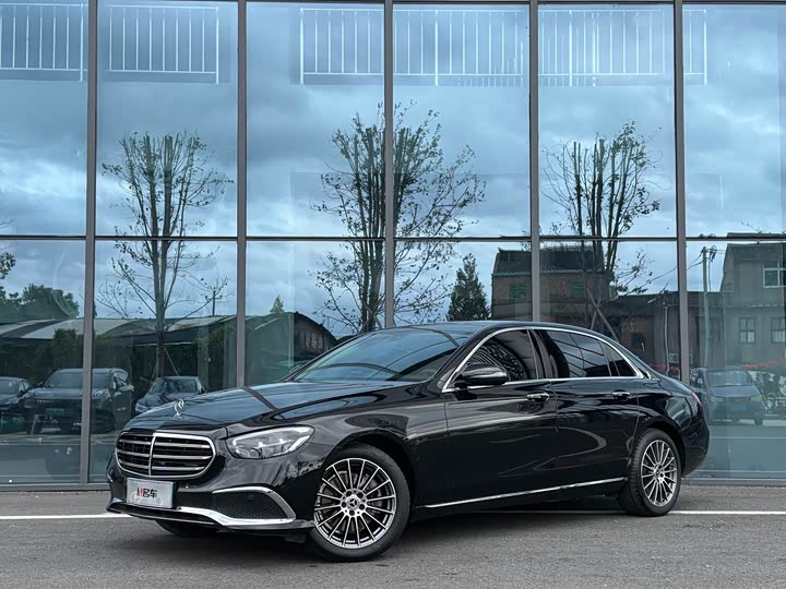 Фото 1 - Mercedes-Benz E-Class