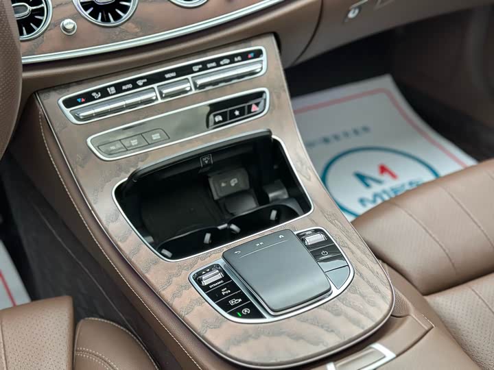 Фото 12 - Mercedes-Benz E-Class