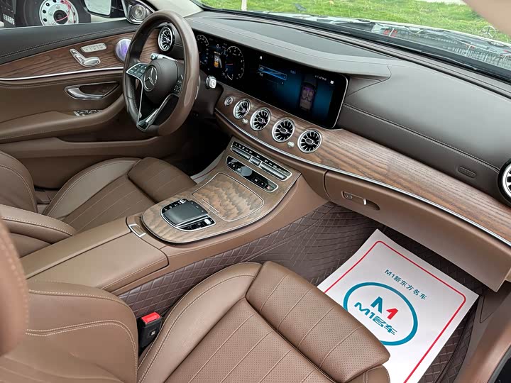 Фото 15 - Mercedes-Benz E-Class