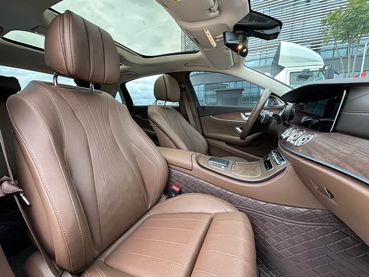 Фото 16 - Mercedes-Benz E-Class