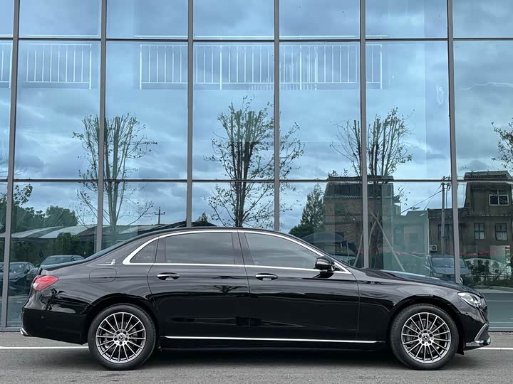 Фото 3 - Mercedes-Benz E-Class