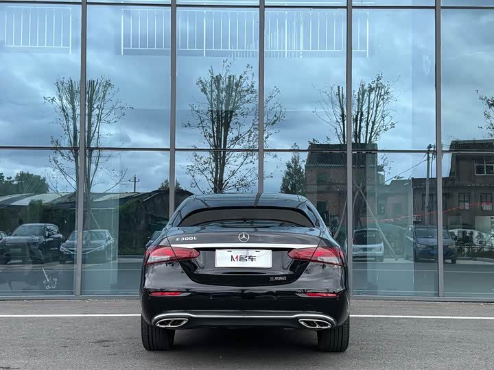 Фото 4 - Mercedes-Benz E-Class