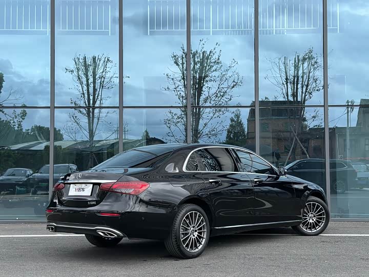 Фото 5 - Mercedes-Benz E-Class