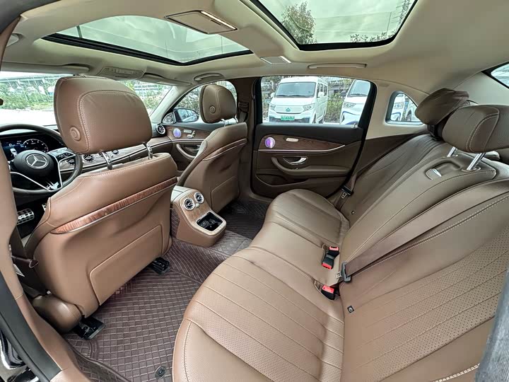 Фото 8 - Mercedes-Benz E-Class